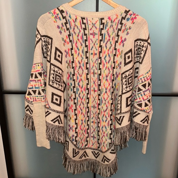 NWOT LIAN DE MARQLOP Sweater Tribal Design Fringe Poncho - Picture 2 of 3